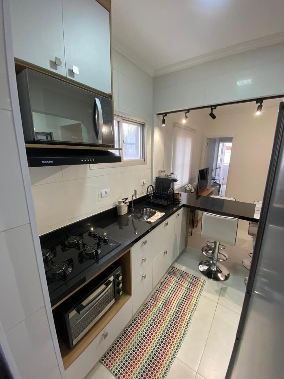 Canto Forte- Suite C/Varanda - Ate 5 Hospedes- Garagem - Wi Fi E 200 Metros Da Praia, 50 Metros Da Av Gastronomica Da Pg Praia Grande  Zewnętrze zdjęcie