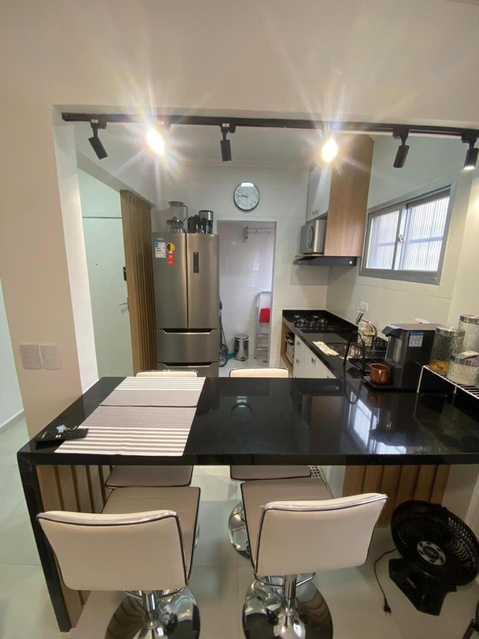 Canto Forte- Suite C/Varanda - Ate 5 Hospedes- Garagem - Wi Fi E 200 Metros Da Praia, 50 Metros Da Av Gastronomica Da Pg Praia Grande  Zewnętrze zdjęcie
