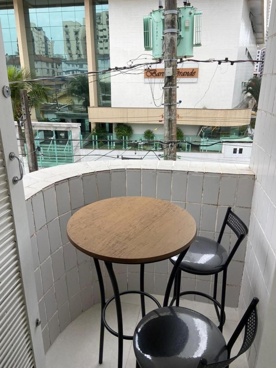 Canto Forte- Suite C/Varanda - Ate 5 Hospedes- Garagem - Wi Fi E 200 Metros Da Praia, 50 Metros Da Av Gastronomica Da Pg Praia Grande  Zewnętrze zdjęcie