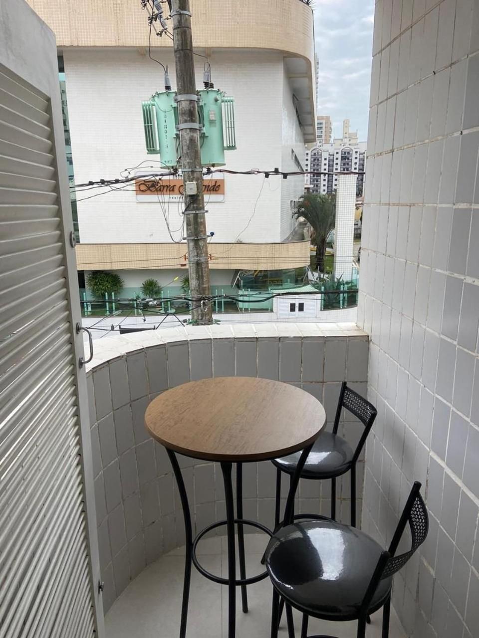 Canto Forte- Suite C/Varanda - Ate 5 Hospedes- Garagem - Wi Fi E 200 Metros Da Praia, 50 Metros Da Av Gastronomica Da Pg Praia Grande  Zewnętrze zdjęcie