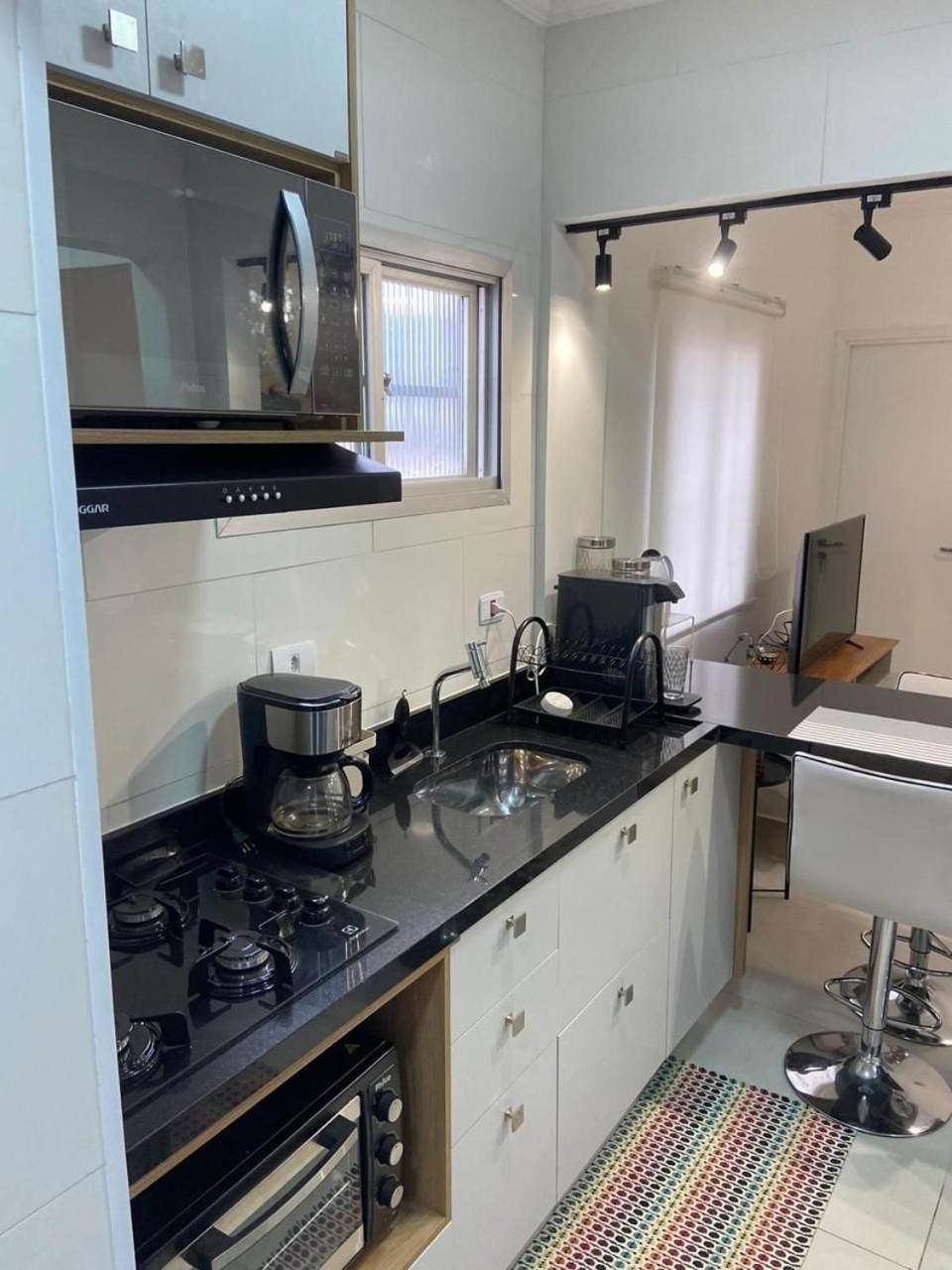 Canto Forte- Suite C/Varanda - Ate 5 Hospedes- Garagem - Wi Fi E 200 Metros Da Praia, 50 Metros Da Av Gastronomica Da Pg Praia Grande  Zewnętrze zdjęcie