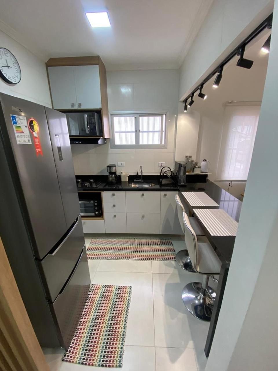 Canto Forte- Suite C/Varanda - Ate 5 Hospedes- Garagem - Wi Fi E 200 Metros Da Praia, 50 Metros Da Av Gastronomica Da Pg Praia Grande  Zewnętrze zdjęcie